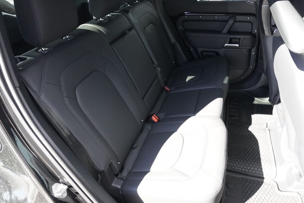 New 2026 Santorini Black Land Rover S image 27