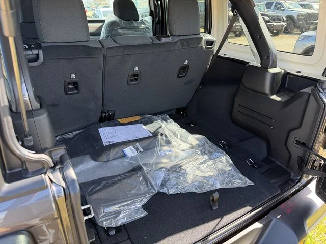 New 2026 Granite Crystal Metallic Clearcoat Jeep Rubicon image 25