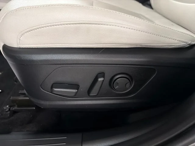 Used 2025 Gray Hyundai SEL Convenience image 10