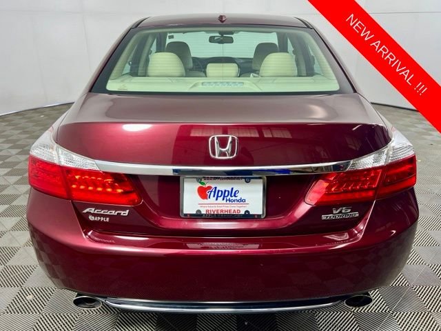 Used 2014 Basque Red Pearl II Honda Touring image 5