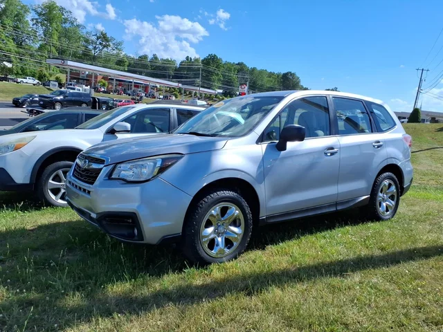 Pre-Owned 2017 Subaru Forester 2.5i