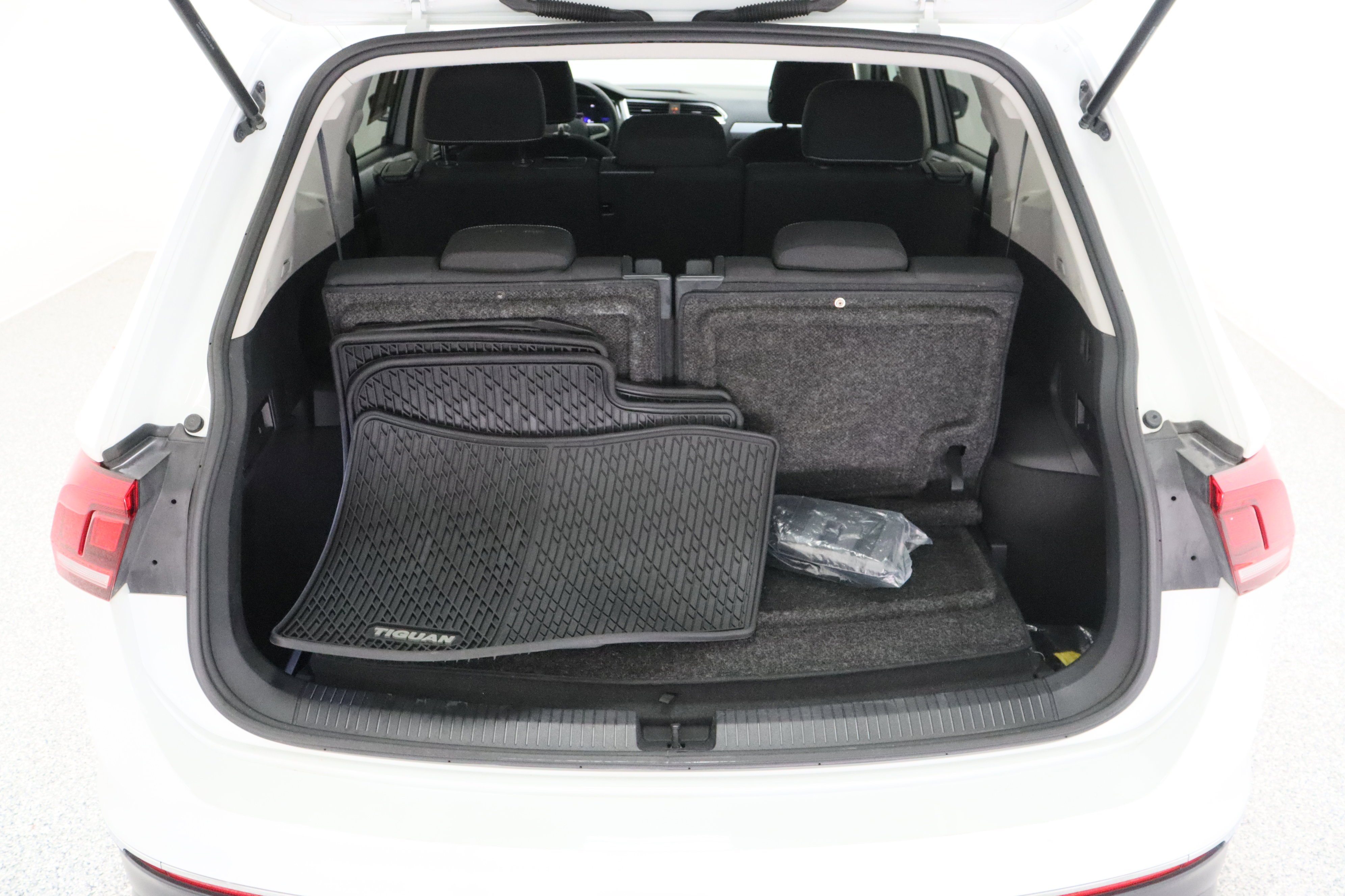 Used 2023 Pure White Volkswagen S 2.0T image 33