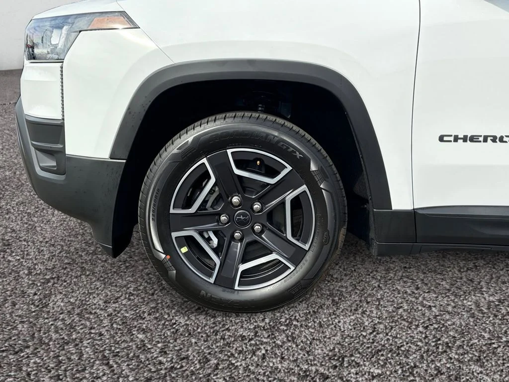 New 2026 Bright White Clear-Coat Exterior Paint Jeep Limited image 10