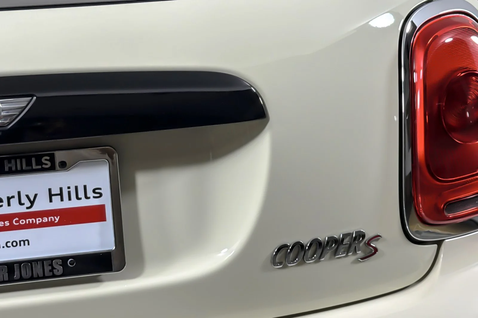 Used 2015 Pepper White MINI 2dr HB S image 25