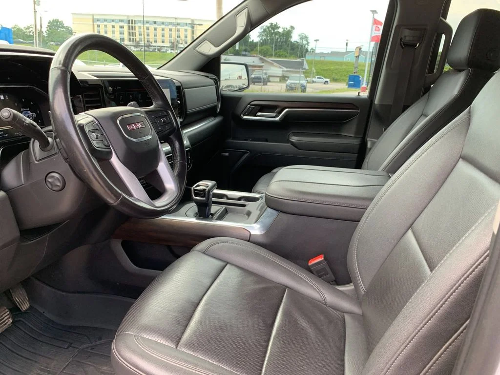 Used 2023 White GMC SLT image 11