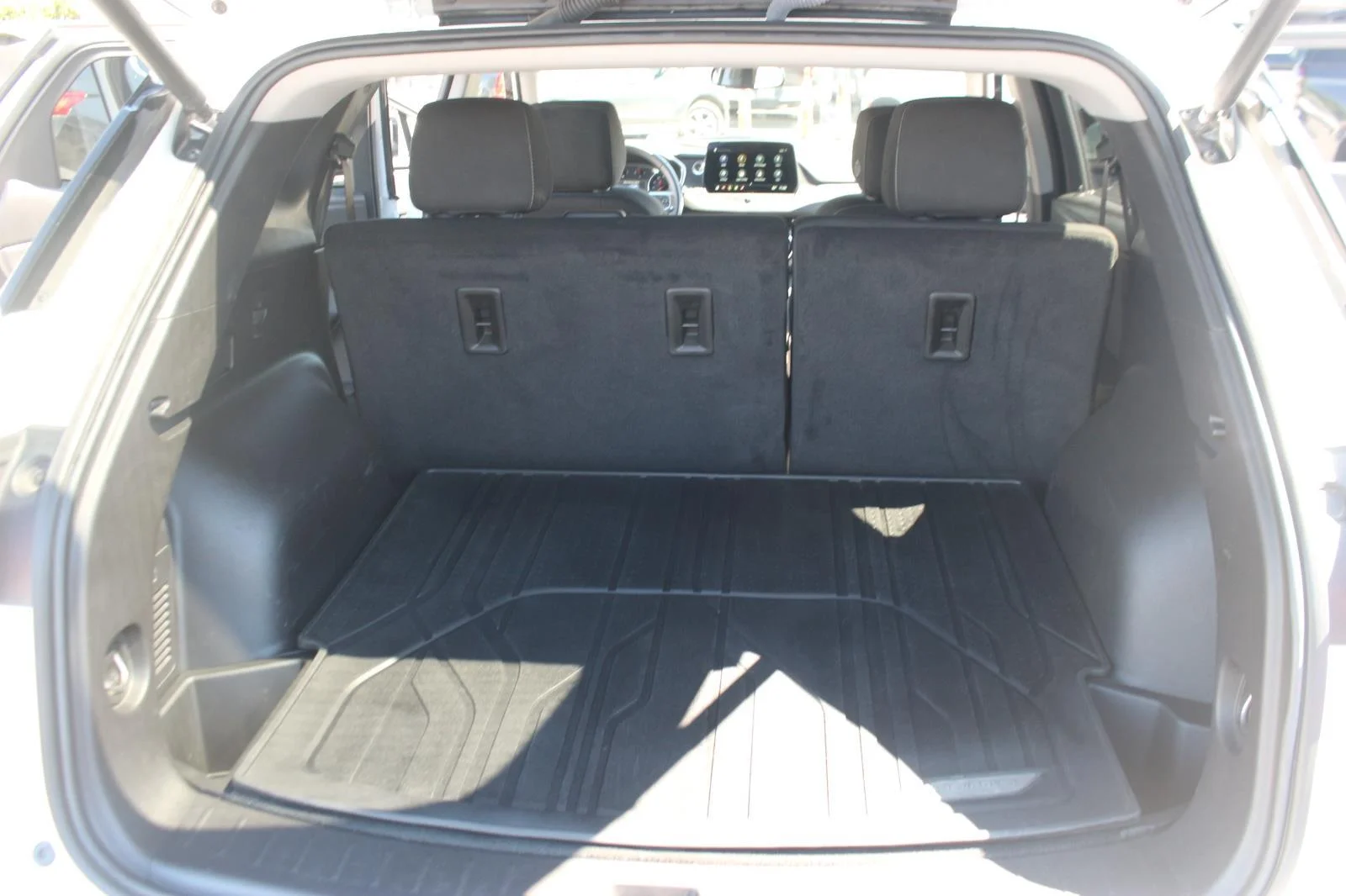 Used 2024 Summit White Chevrolet 2LT image 24