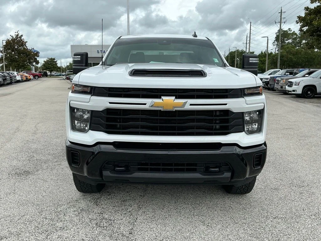 Used 2024 White Chevrolet Custom image 16