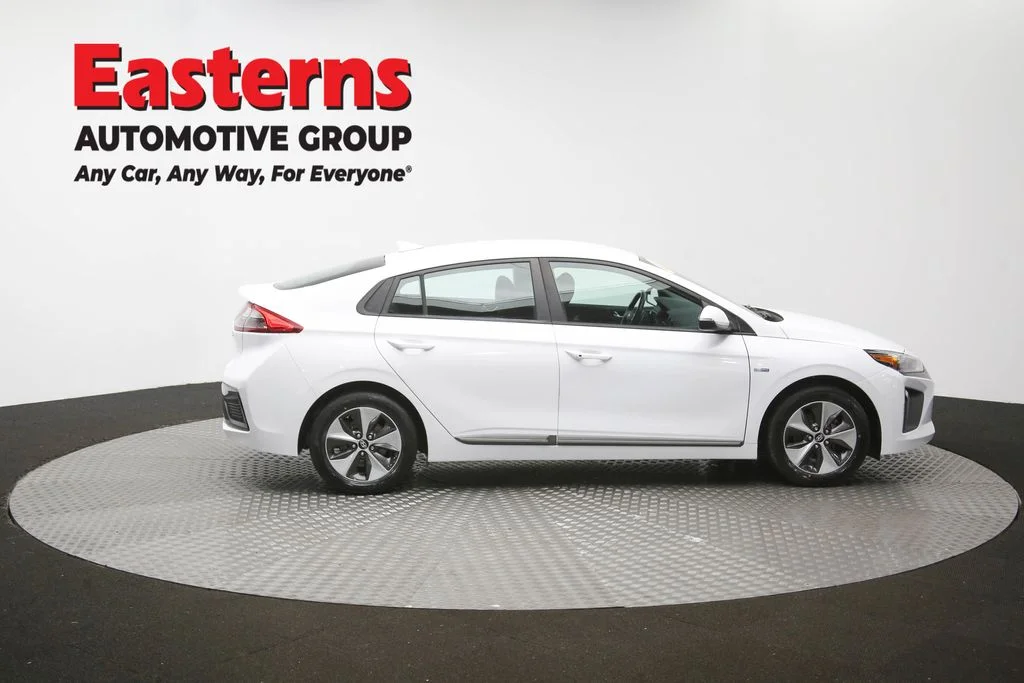 Used 2019 White Hyundai Base image 45
