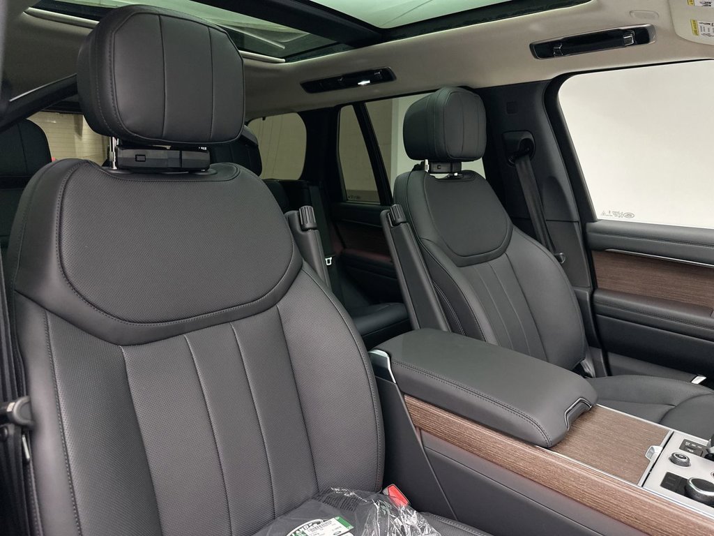 New 2027 Fuji White Land Rover SE image 6