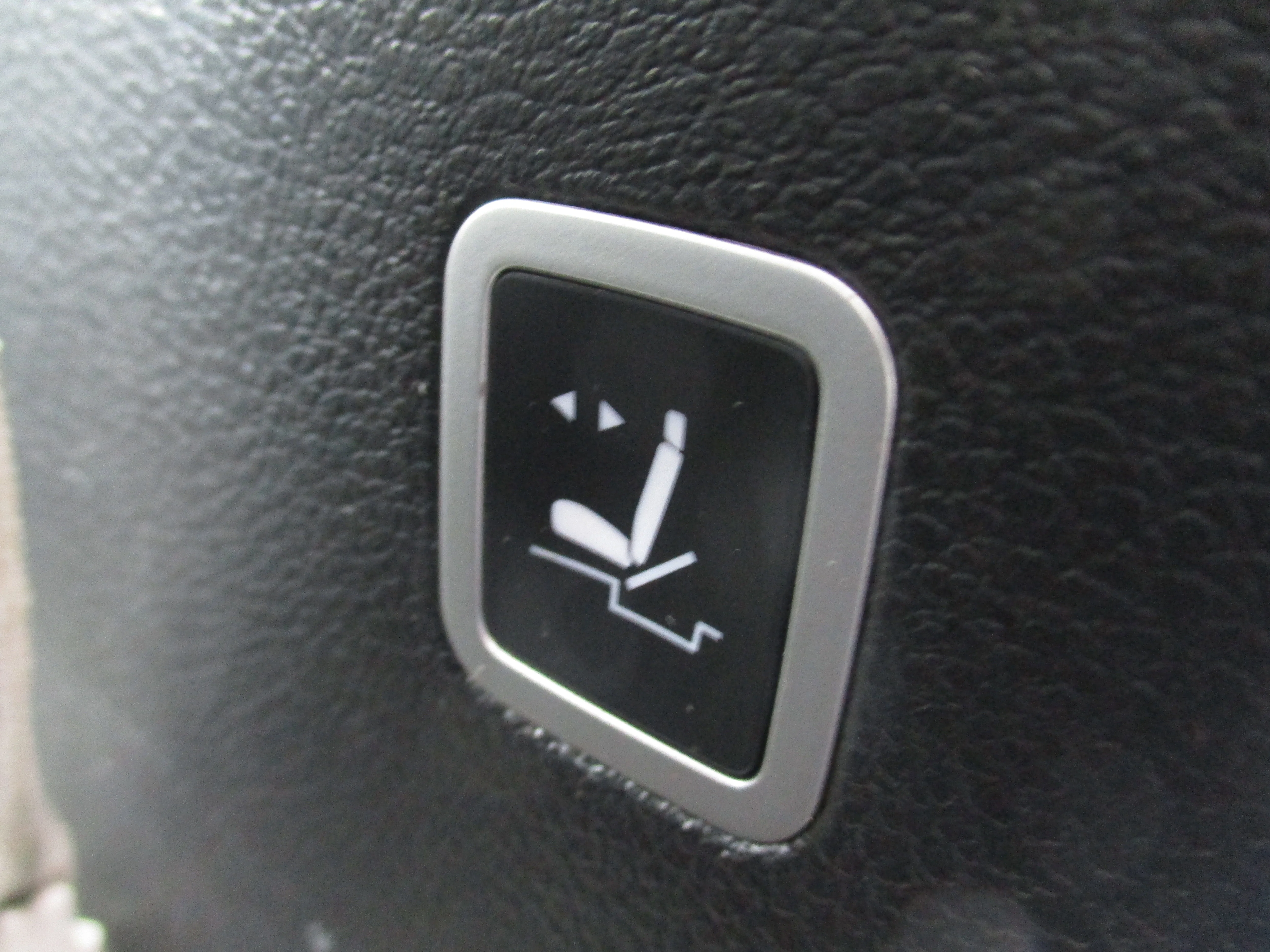 Used 2022 Brilliant Black Crystal Pearlcoat Chrysler Limited image 27