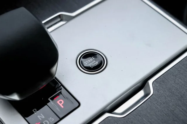 New 2026  Land Rover SE image 26