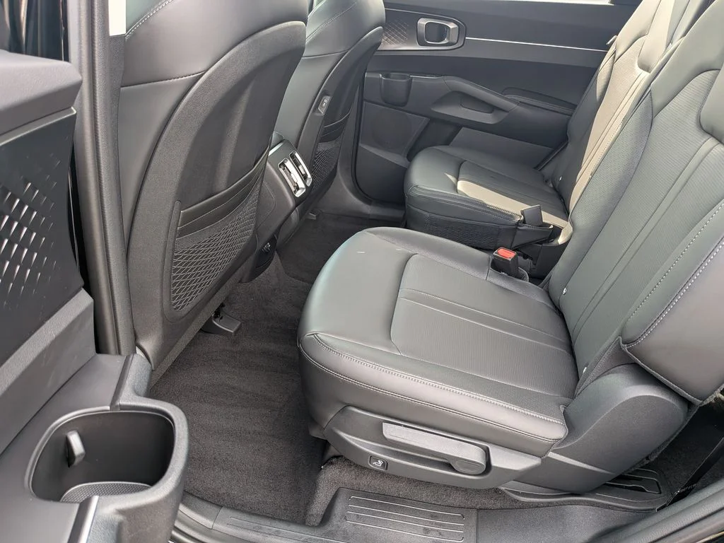 2025 Kia Sorento EX - Photo 22