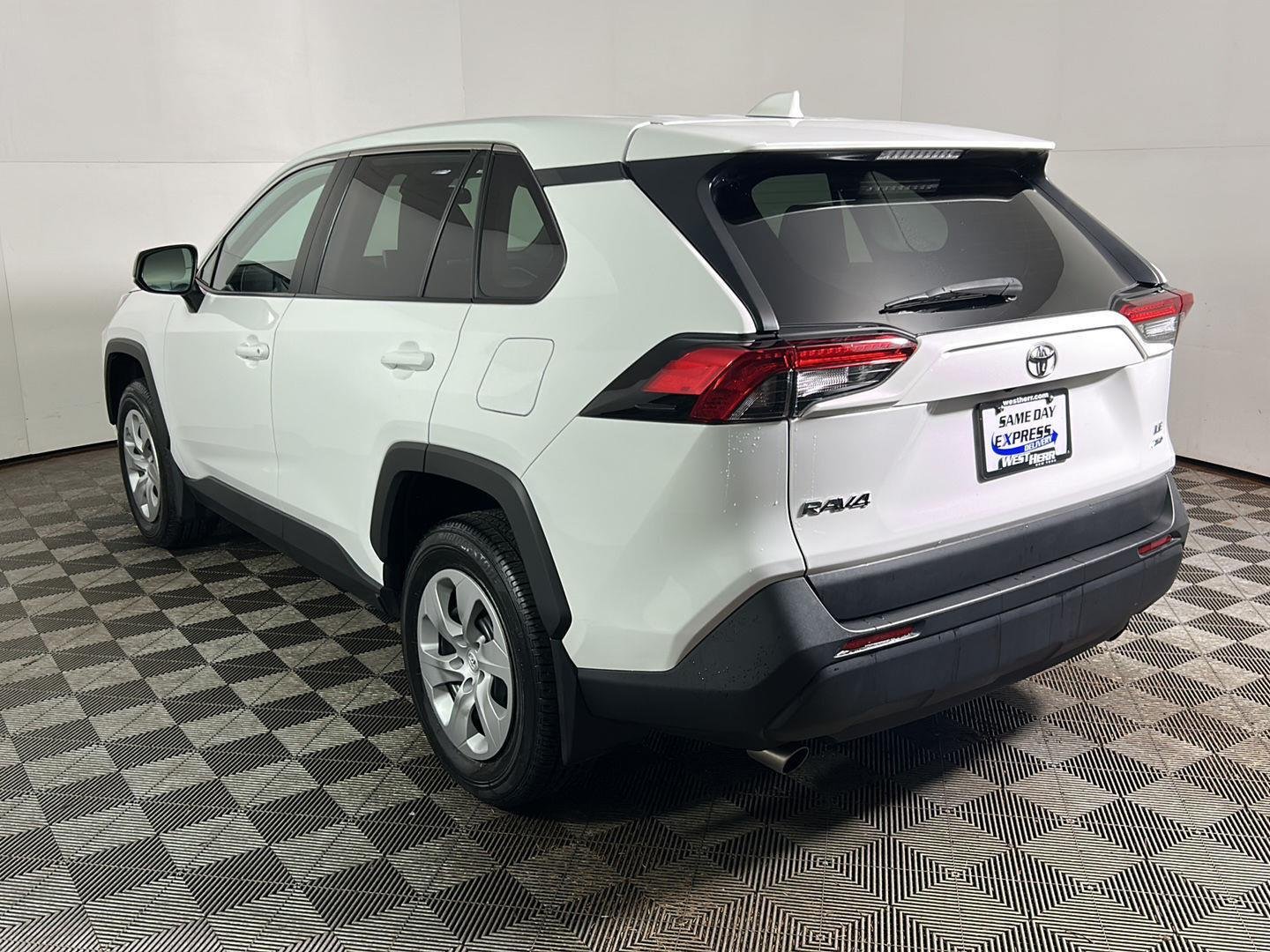 Used 2023 Ice Cap Toyota LE image 10