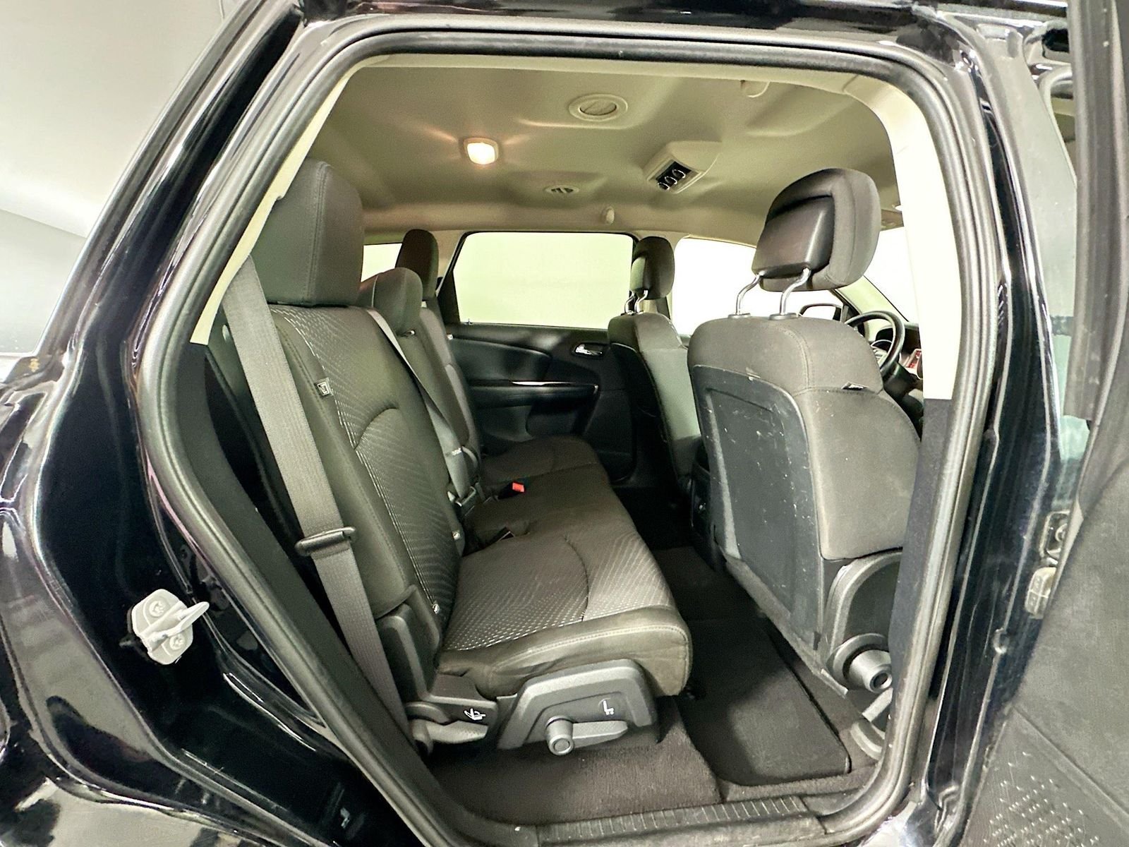Used 2016 Pitch Black Clearcoat Dodge SXT image 24