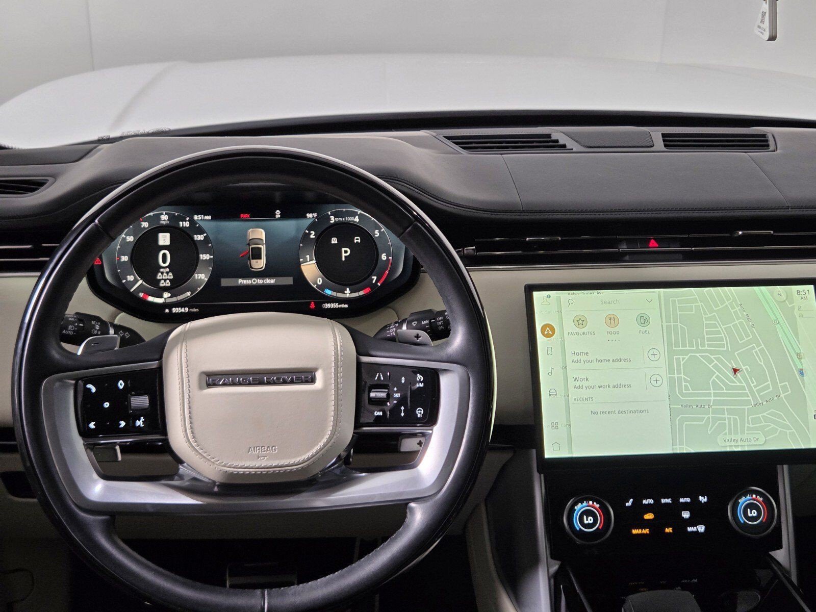 Used 2023 White Land Rover SE image 12