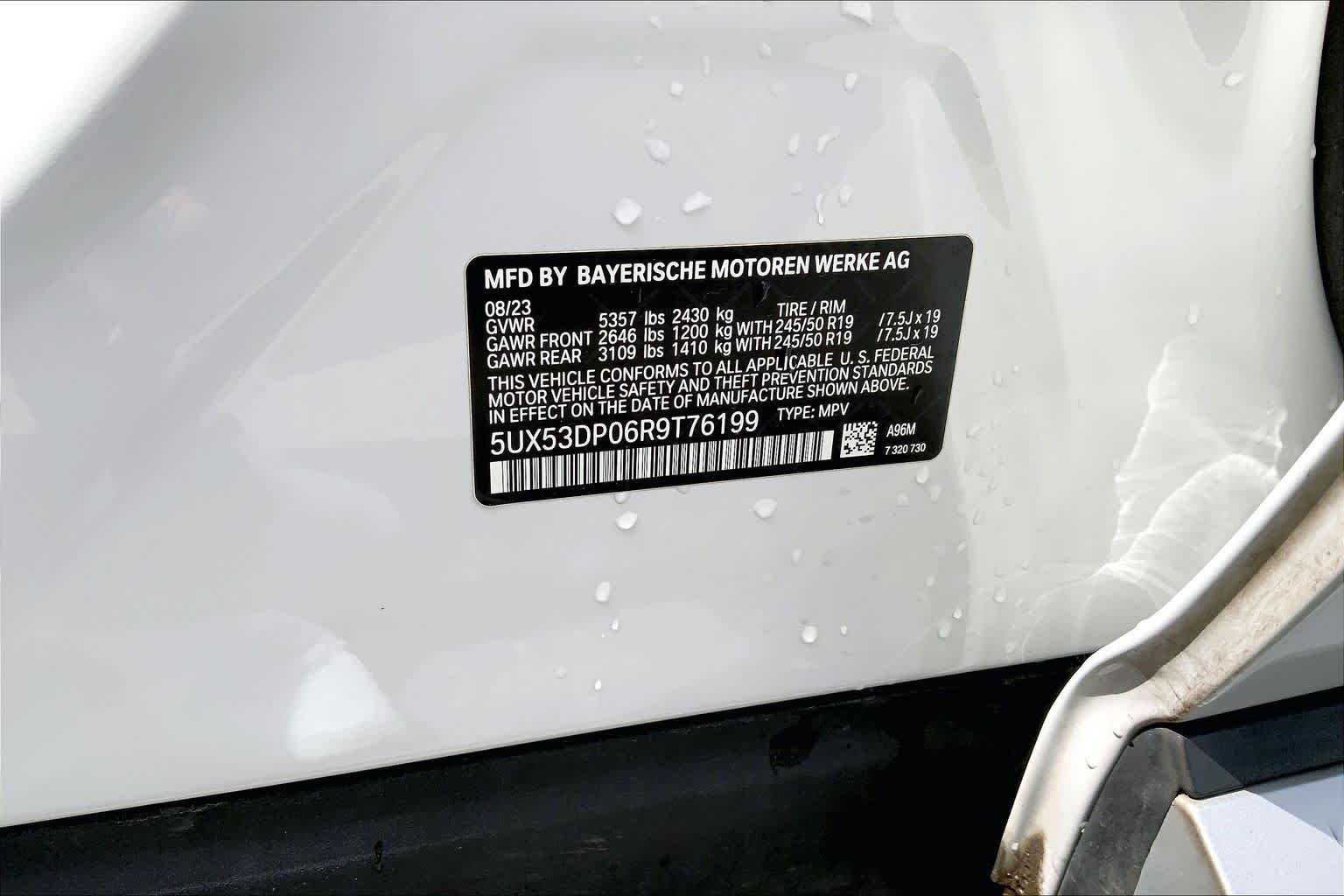 Used 2024 Mineral White Metallic BMW xDrive30i image 31