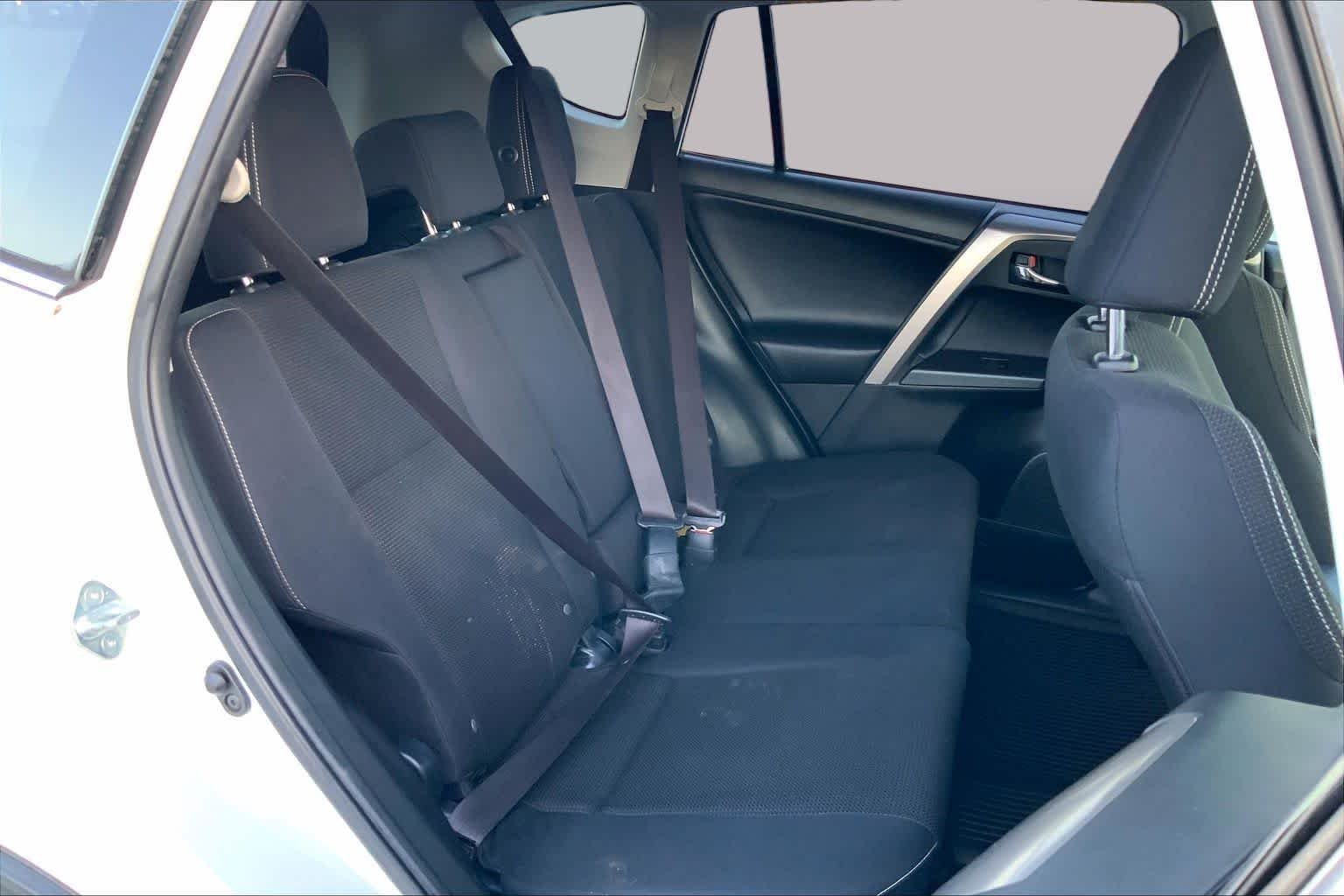 Used 2018 Super White Toyota XLE image 19
