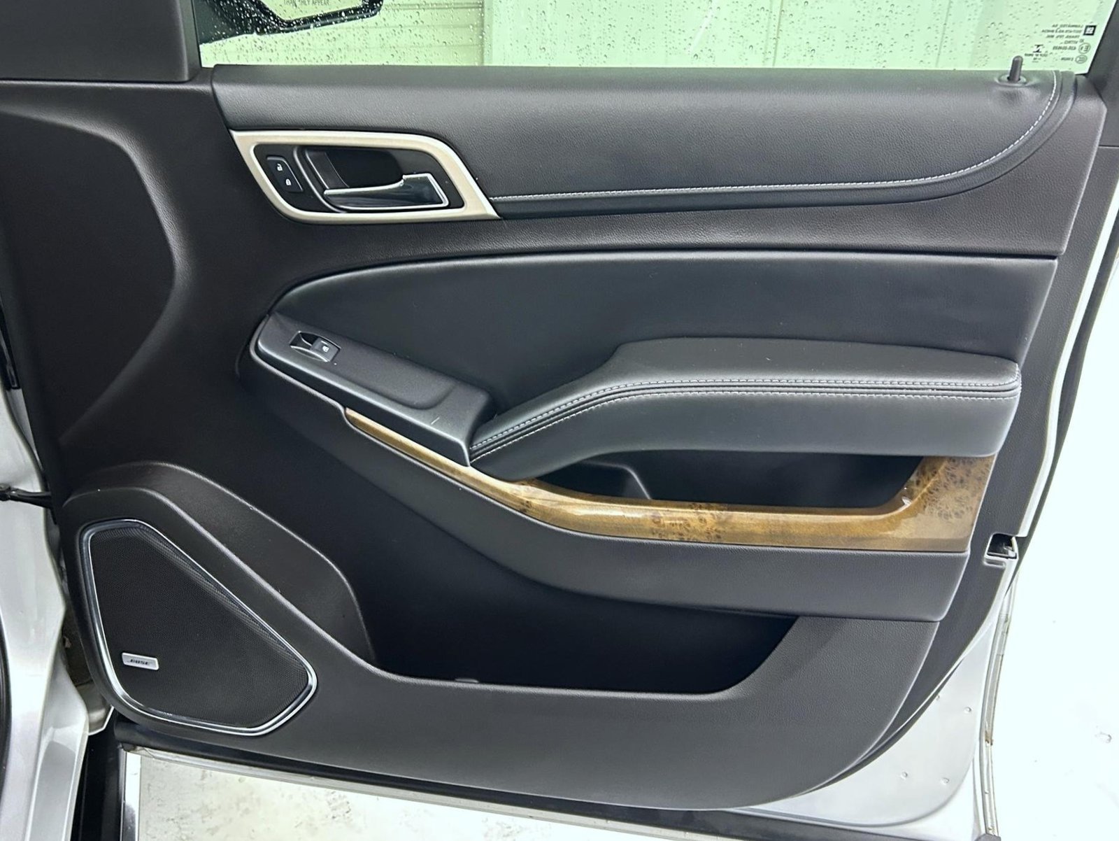 Used 2016 Silver GMC Denali image 17