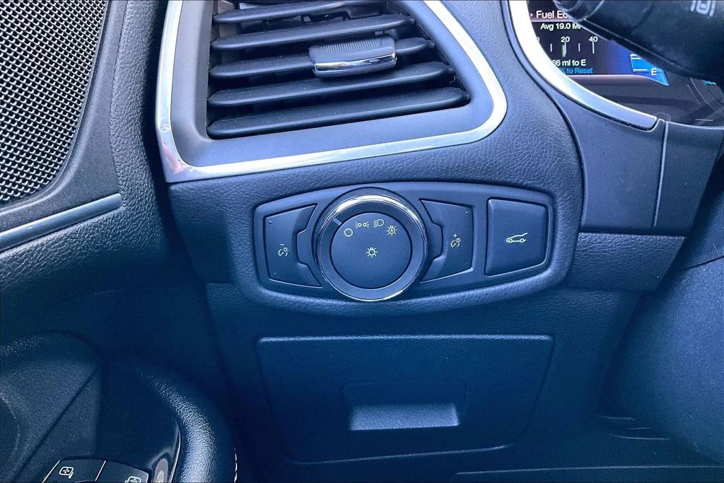 Used 2016 White Ford Sport image 15