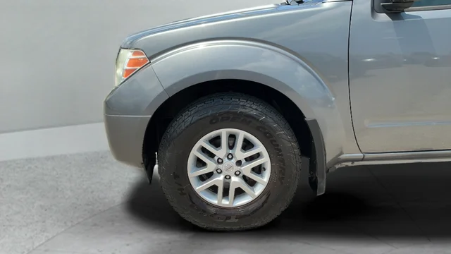 Used 2018 Gray Nissan SV image 25