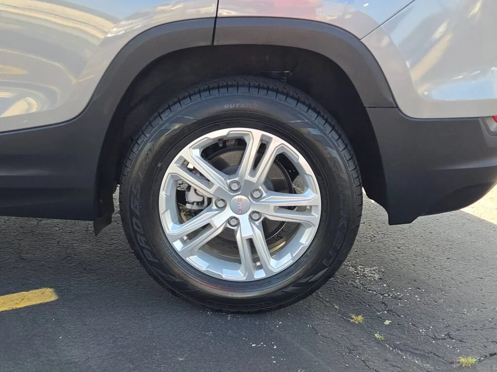 Used 2021 Gray GMC SLE image 13