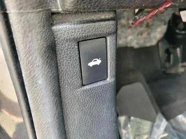 Used 2024  Honda EX image 19