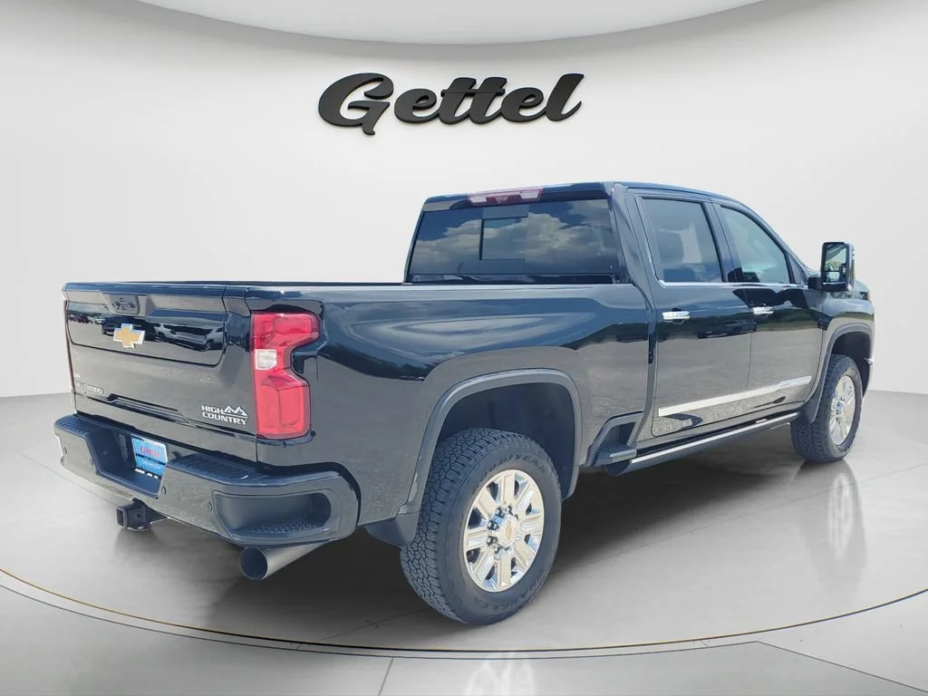 Used 2024 Black Chevrolet High Country image 5
