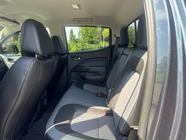 Used 2019 Gray Chevrolet Z71 image 14