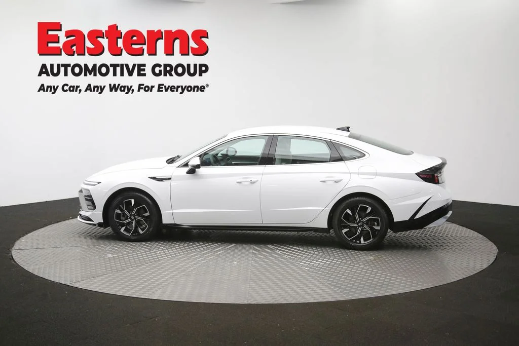 Used 2024 White Hyundai SEL image 60