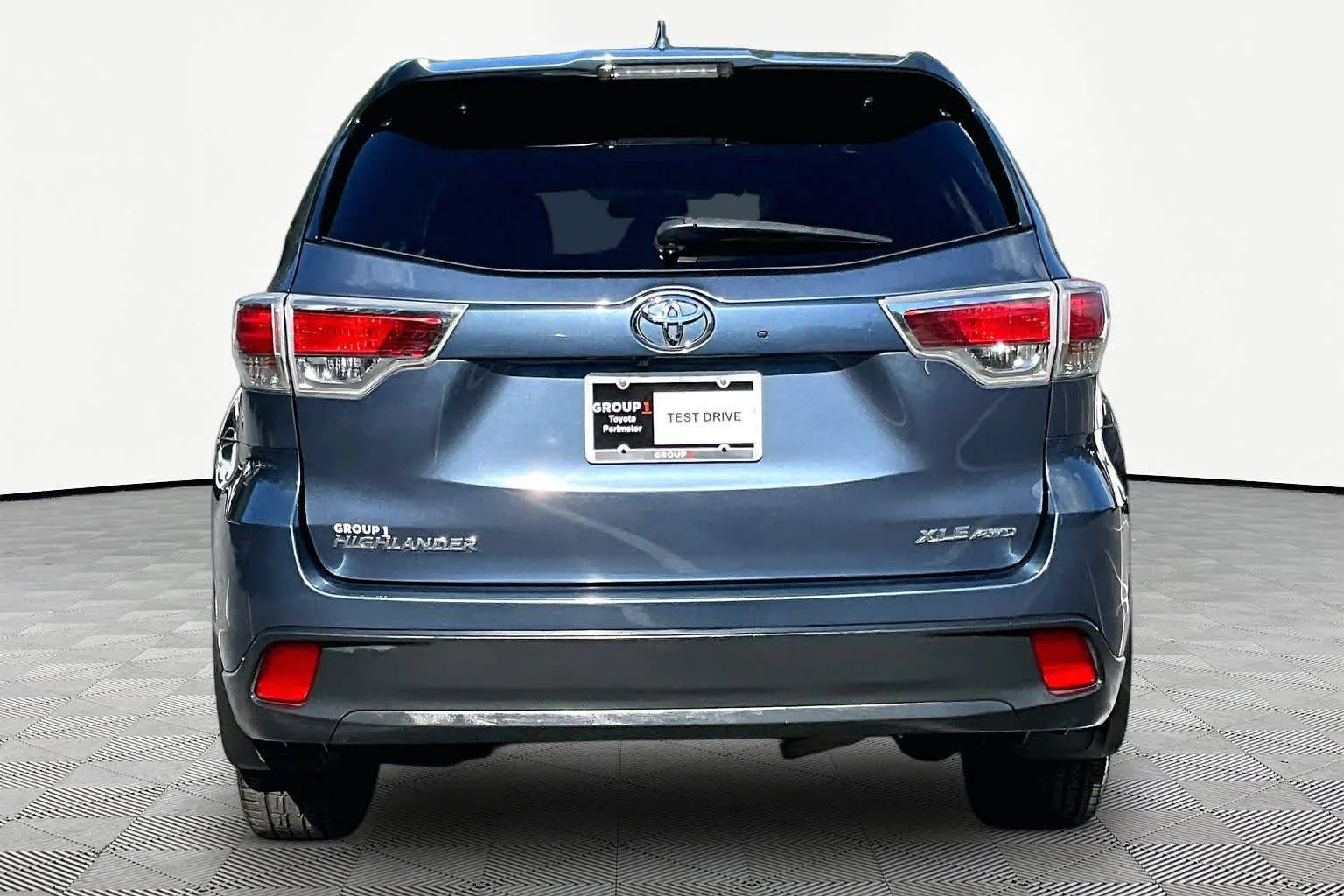 Used 2016 Shoreline Blue Pearl Toyota XLE image 5