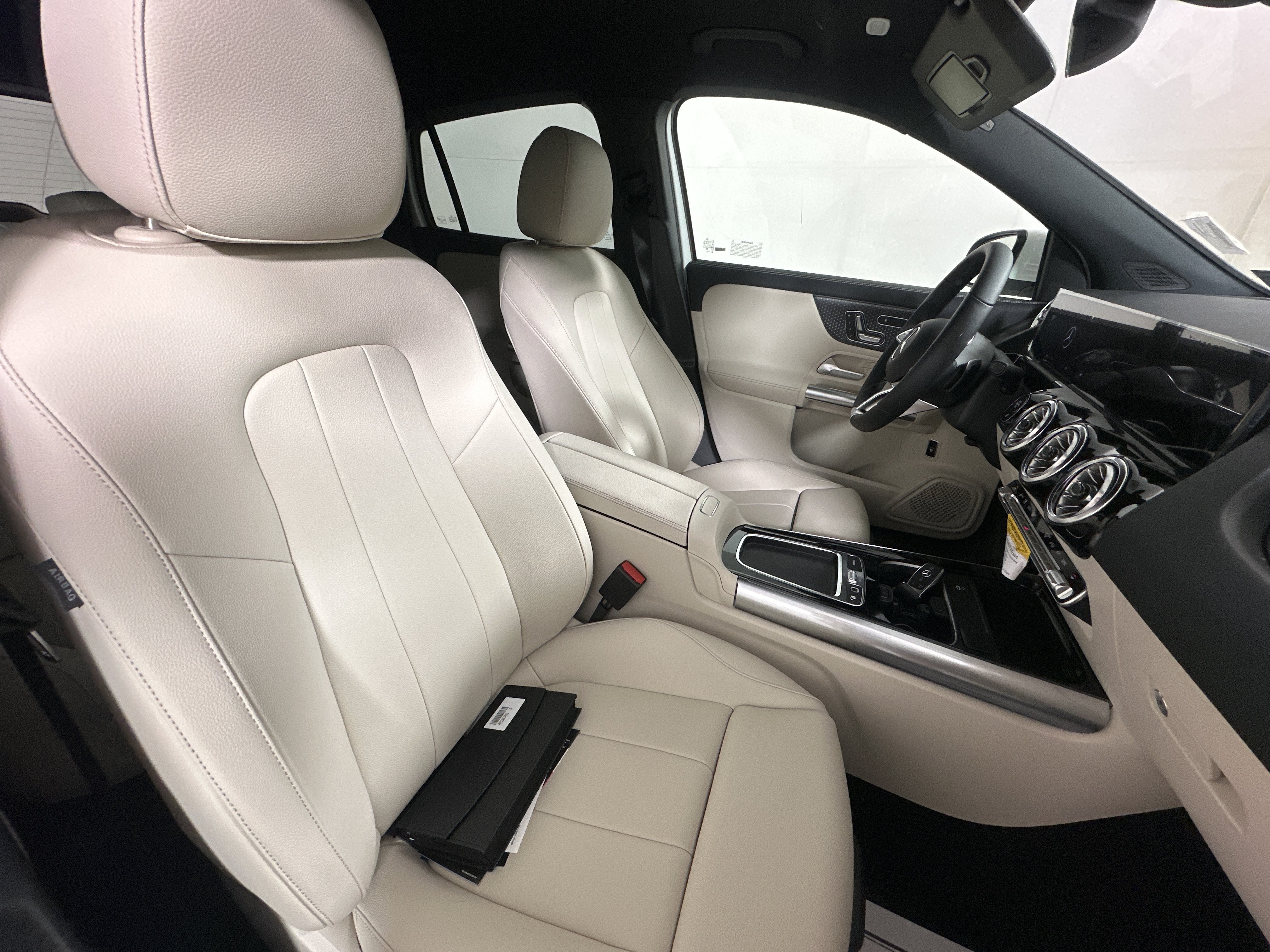 New 2026 POLAR WHITE Mercedes-Benz GLA 250 image 25
