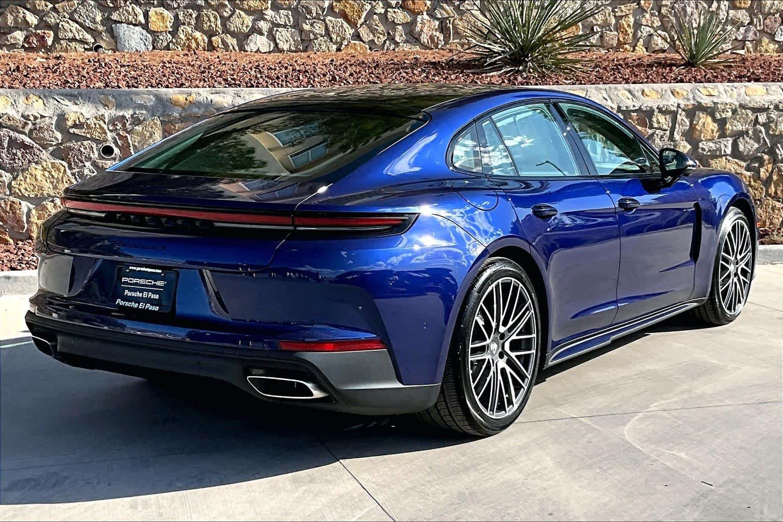 New 2026 Gentian Blue Metallic Porsche 4 E-Hybrid image 7