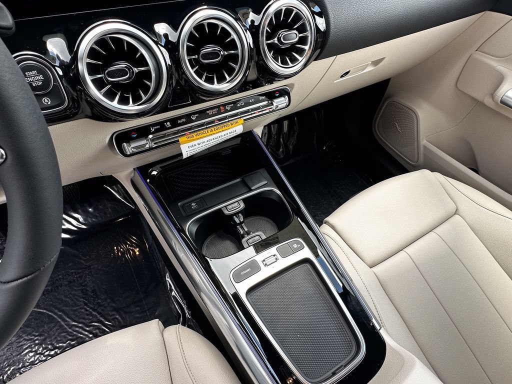 New 2026 Polar White Mercedes-Benz GLA 250 image 33