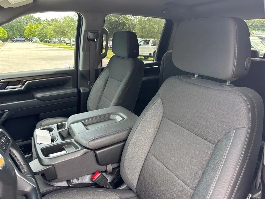 Used 2025 Summit White Chevrolet LT image 10