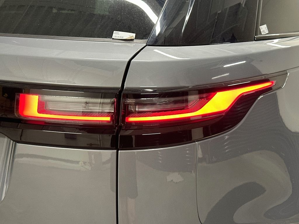 Used 2025  Land Rover S image 33