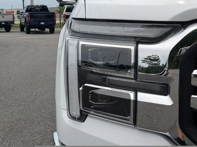 New 2026 Oxford White Ford Lariat image 40