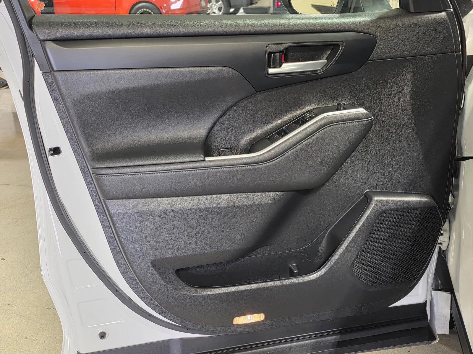 Used 2023 Wind Chill Pearl Toyota XLE image 21