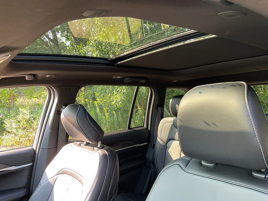 New 2027 Bright White Clearcoat Jeep Limited image 13