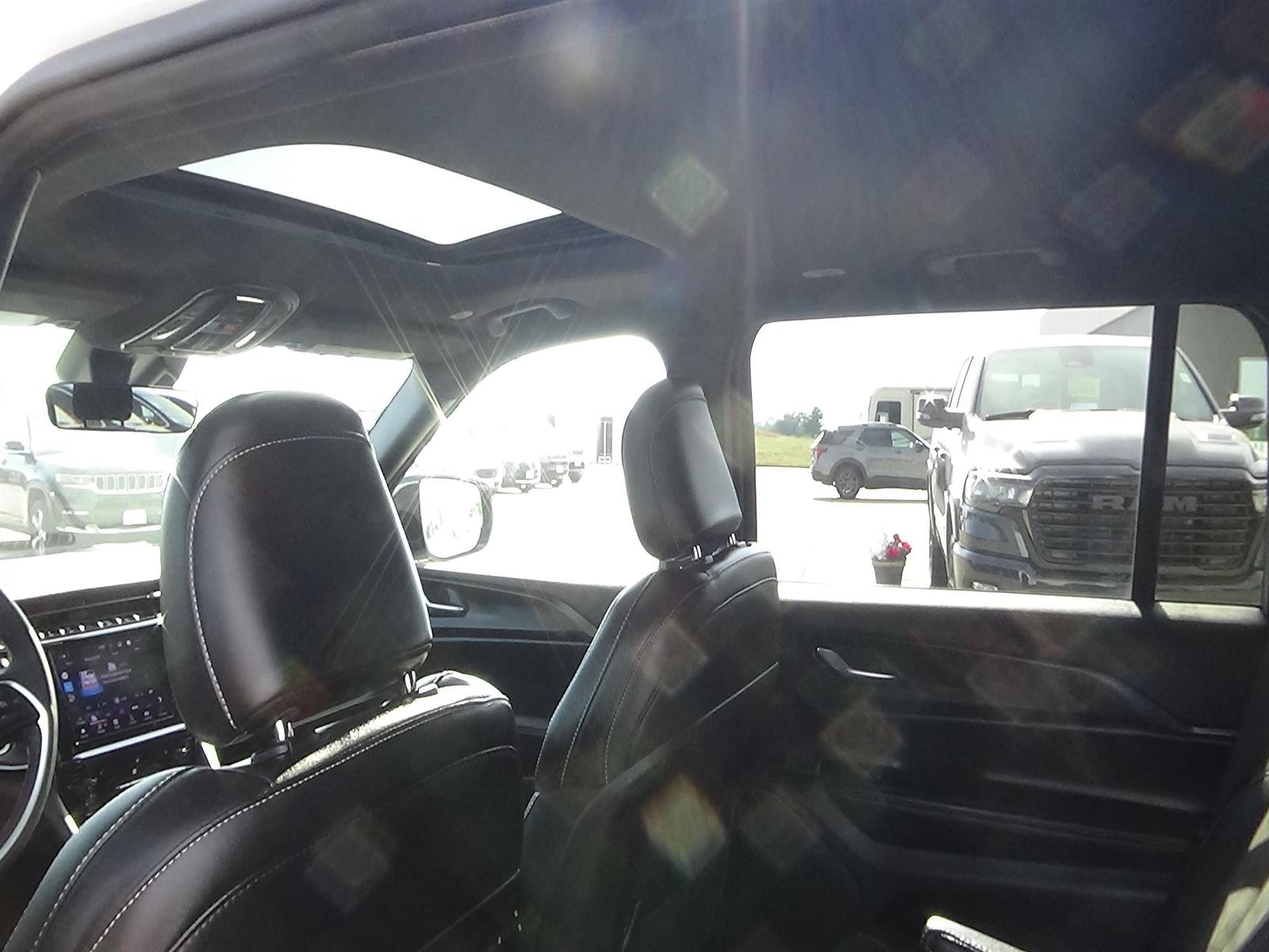 Certified Used 2025 Bright White Clear Coat (pw7) Jeep Altitude image 13