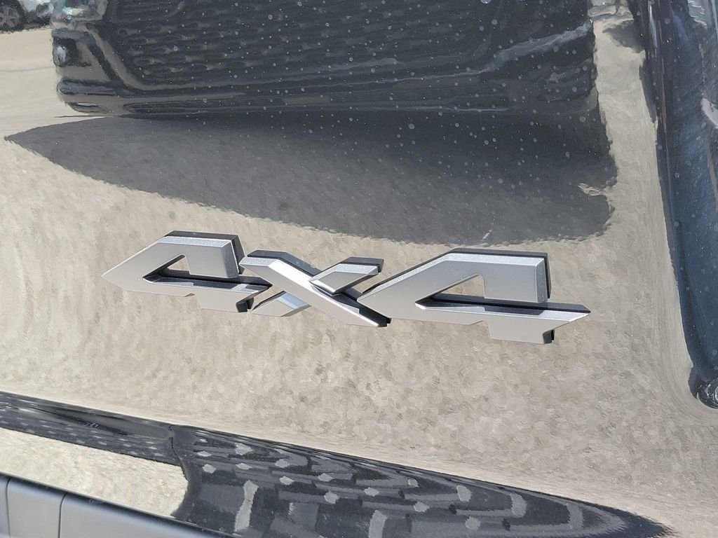 New 2026 Diamond Black Crystal Pearl-Coat Exterior Paint RAM Laramie image 8