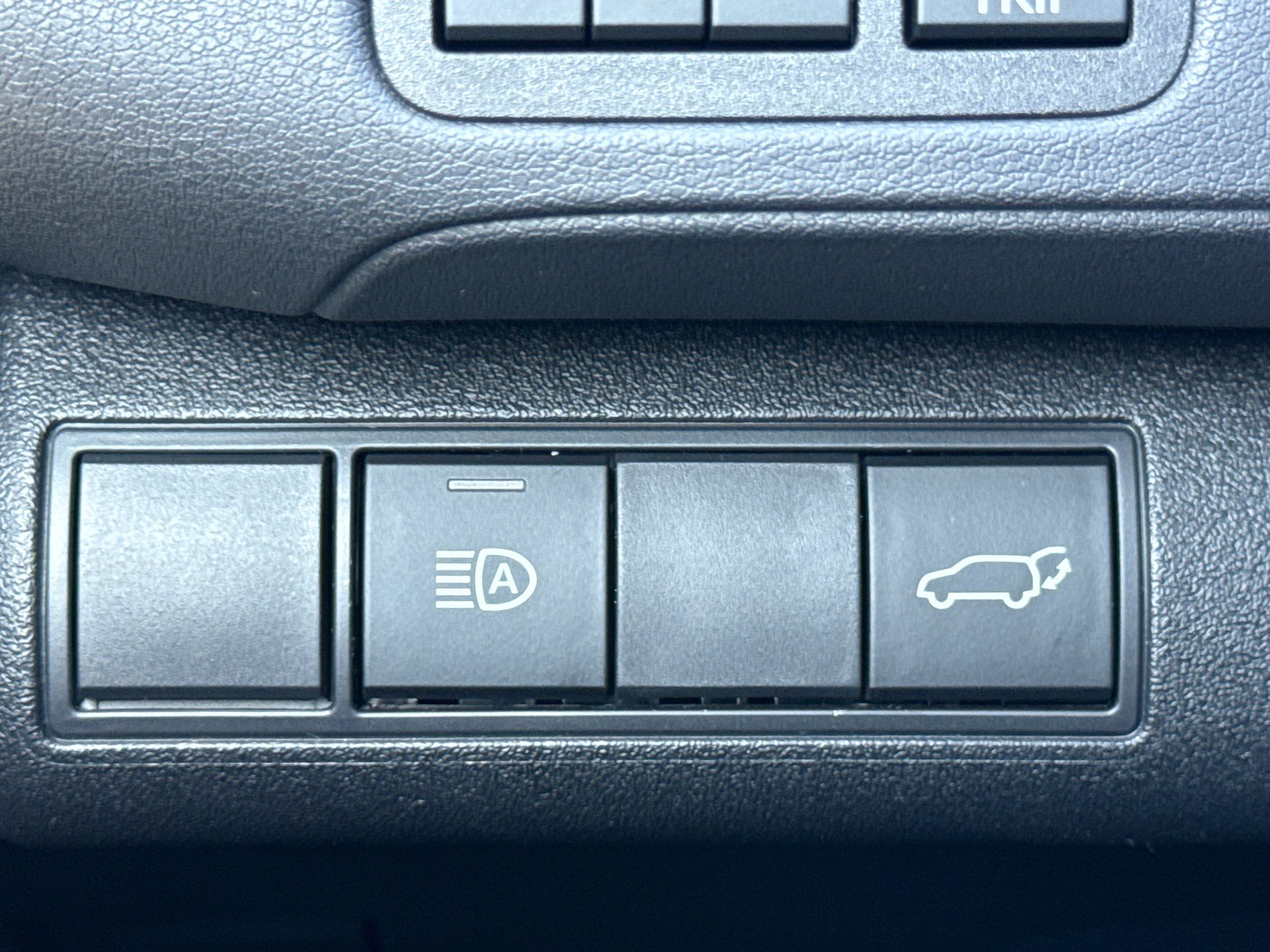 New 2026 Wind Chill Pearl <sup>1</sup> Toyota  SE image 26