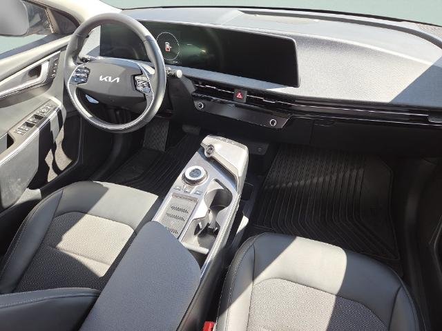 Used 2024 Glacier Kia  image 28