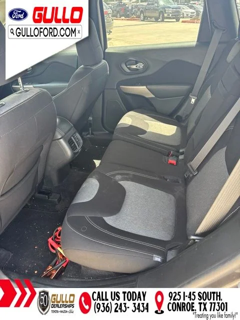 Certified Used 2018 Granite Crystal Clearcoat Metallic Jeep Latitude image 7
