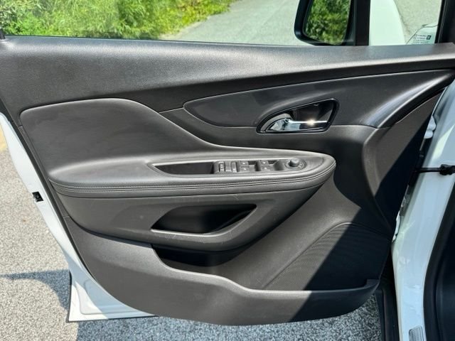 Used 2022 Summit White Buick Preferred image 8
