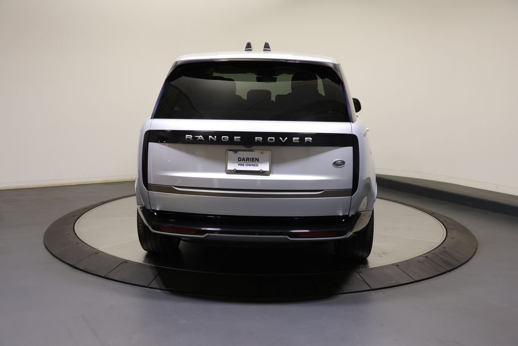 Certified Used 2023 Hakuba Silver Metallic Land Rover SE image 4