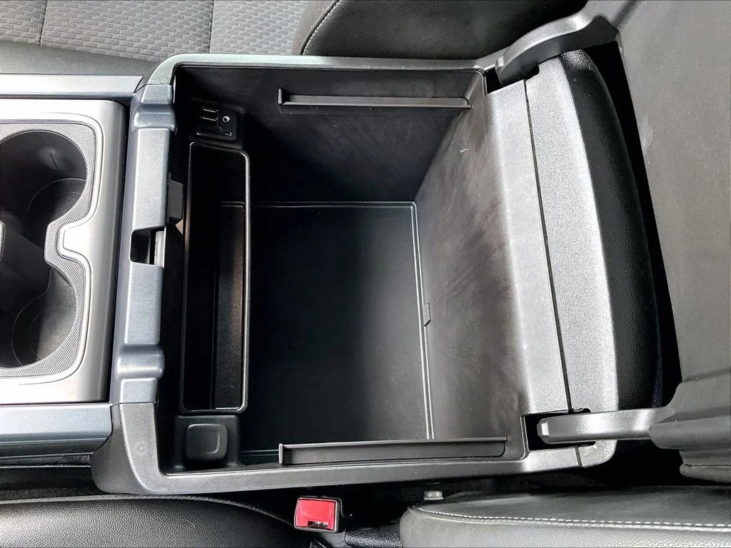 Used 2015 Black GMC SLE image 34
