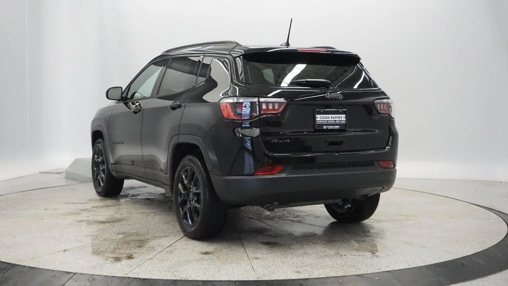 New 2026 Diamond Black Crystal Pearlcoat Jeep Latitude image 6