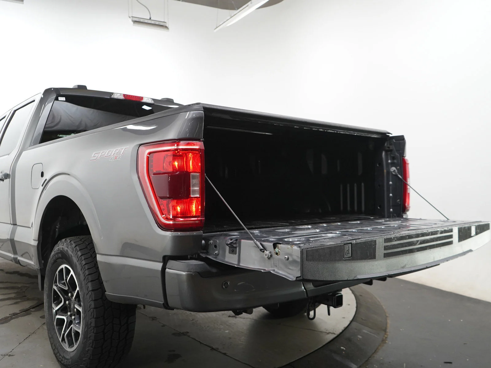 Used 2022 Gray Metallic Ford XLT image 17