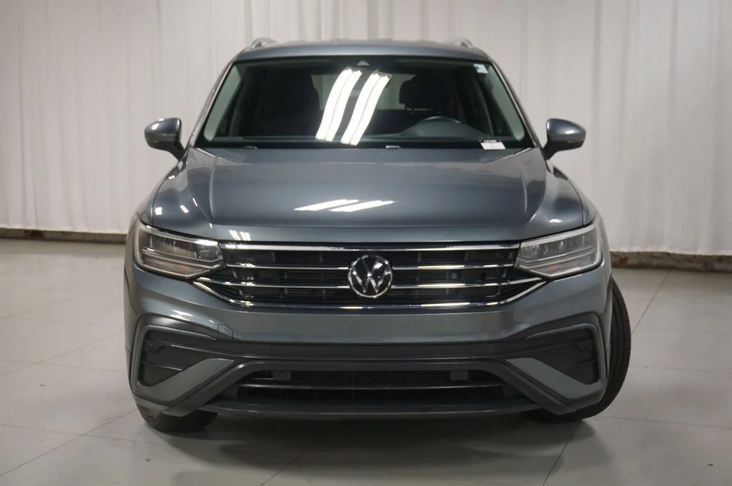 Certified Used 2023 Platinum Gray Metallic Volkswagen 2.0T SE image 5