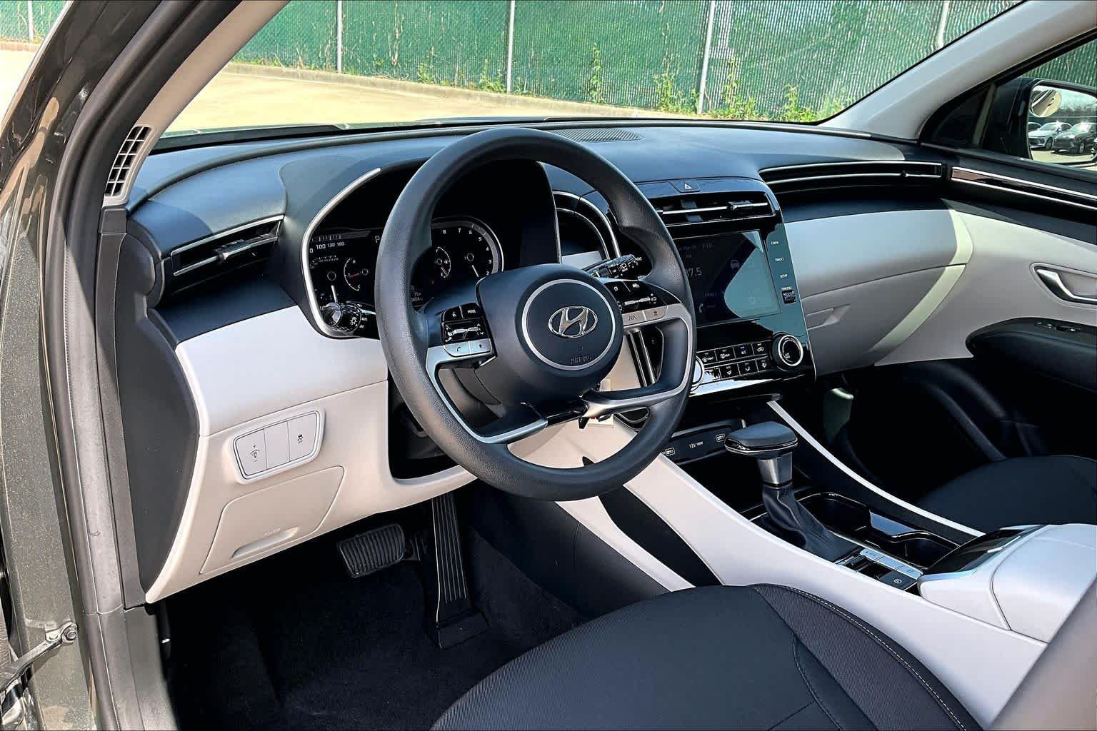 Used 2023 Amazon Gray Hyundai SE image 16